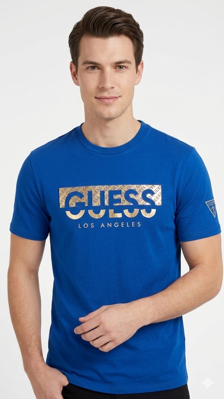 polo-guess-azul-letras-doradas-hombre-frente Polo Guess Caballero - Imagen 1
