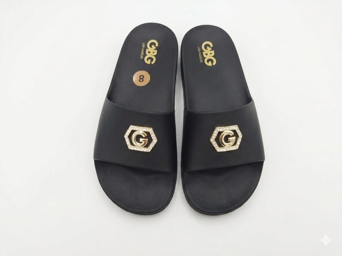 WhatsApp Image 2026-05-24 at 10.52.34 PM (1) Sandalias Slides GBG Negras Mujer - Imagen 1