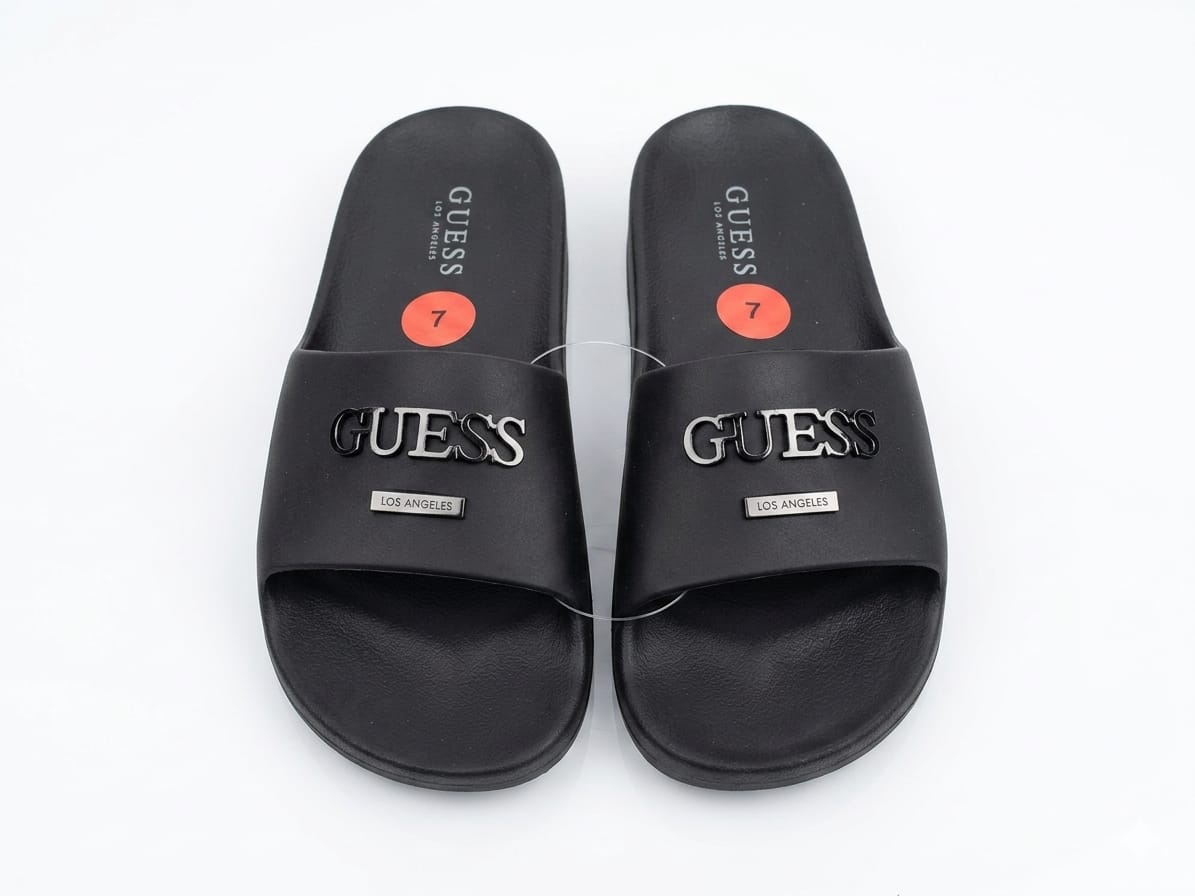 WhatsApp Image 2026-05-24 at 10.52.34 PM (4) Sandalias Slides Guess Negras Dama - Imagen 1