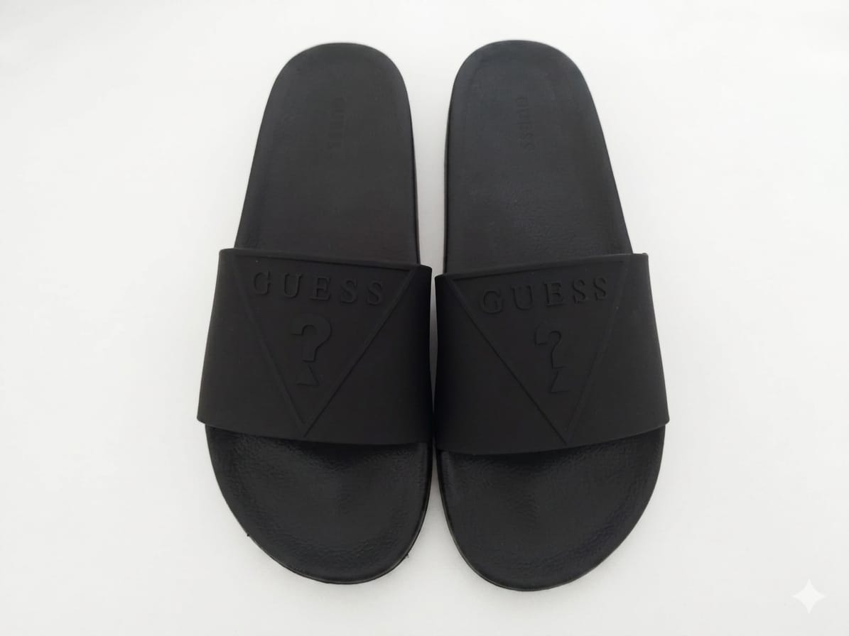 WhatsApp Image 2026-05-24 at 10.52.34 PM Sandalia Slide Guess Negra con Logo - Imagen 1