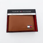 Billetera Tommy Hilfiger de Cuero Estilo Bifold (Doble Hoja) con estuche Valet
