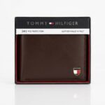 Billetera Tommy Hilfiger Bifold con logo de escudo esmaltado (con protección RFID).