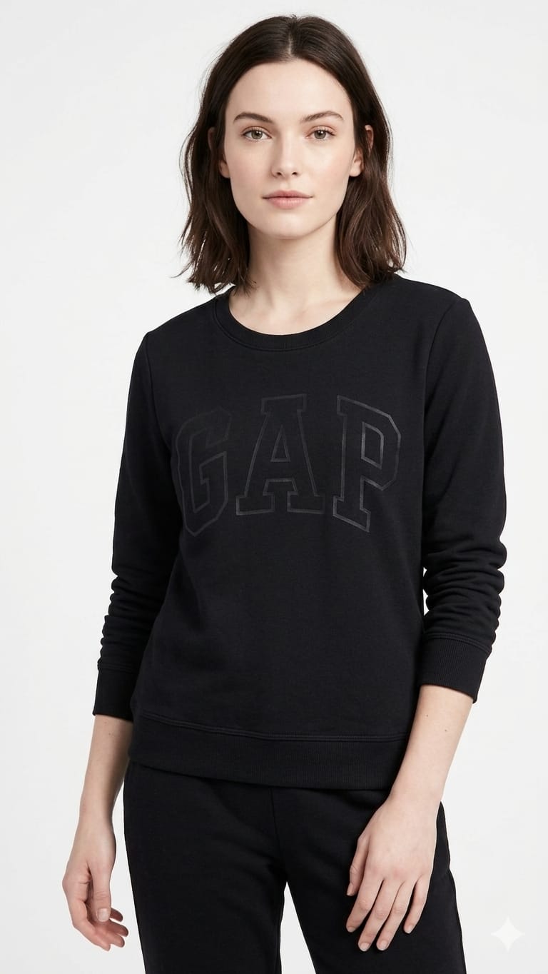 polera-garp-negra-logo-letras-grande-mujer-frente Polera GAP Dama - Imagen 1